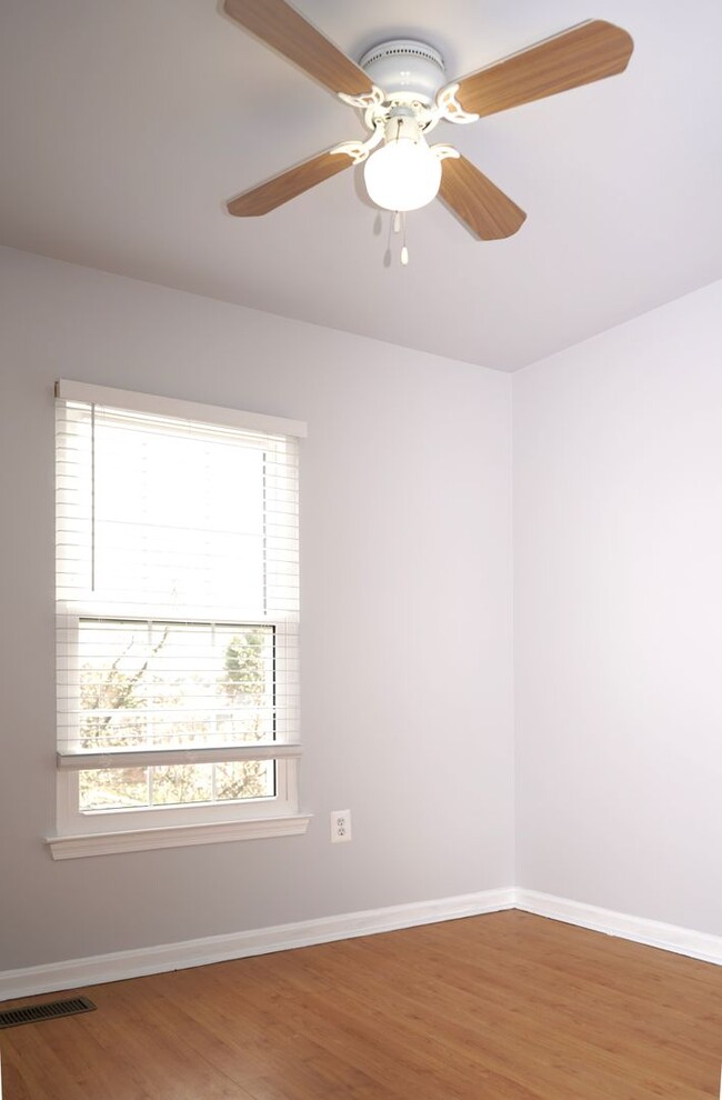 Building Photo - 4 Bedroom 3.5 Bath Townhome in Woodbridge, VA
