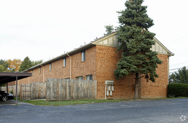 Building Photo - Tudor Gardens