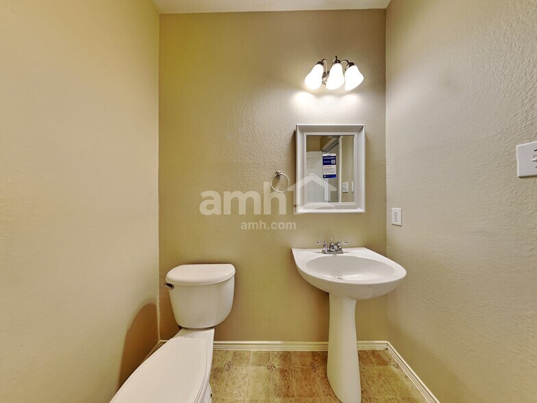 Building Photo - 324 Bayberry Dr