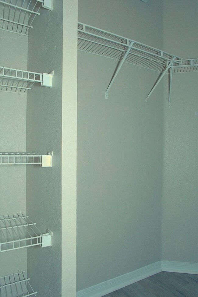 Building Photo - Gorgeous - Completely updated 2 bed 2 bath condo in gated community of Mosaic at Millenia!