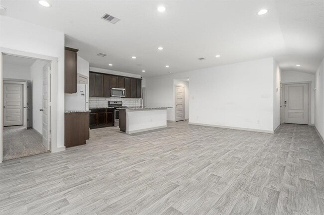 Building Photo - 918 Betsy Hl Dr