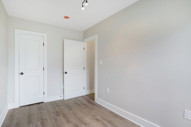 Building Photo - 1526 2nd St SW