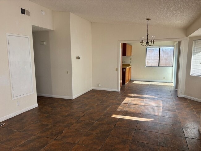 Building Photo - 1912 N Western Ave