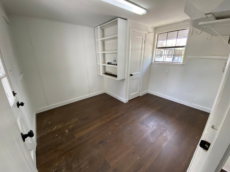 Office/Laundry Space - 215 Folly Beach Dr