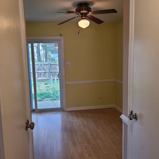 Building Photo - Incredible Townhouse in N Chesterfield!