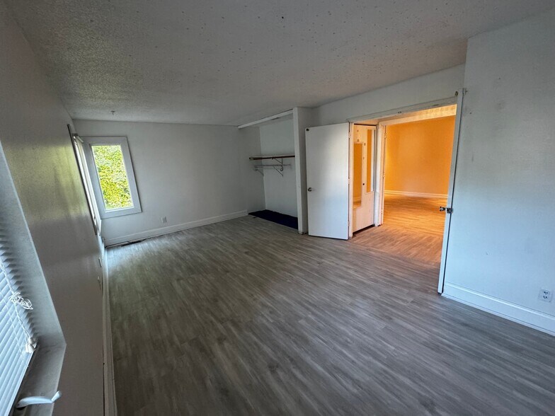 Building Photo - 272 Cambria Ct