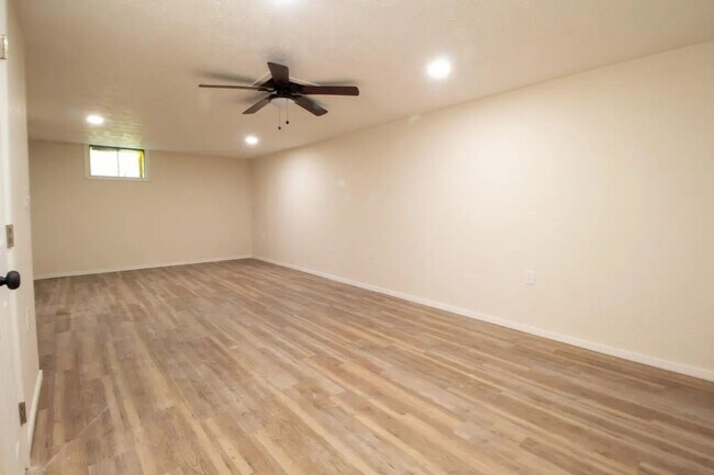 Building Photo - 4 Bedroom 3 Bathroom 2 Car Garage