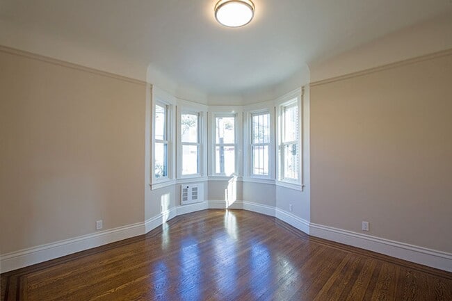 Building Photo - OPEN HOUSE: Sunday (10/5) 12:30pm-1:00pm B...