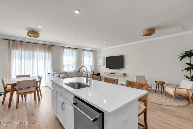Building Photo - 22 Coburgh Dr