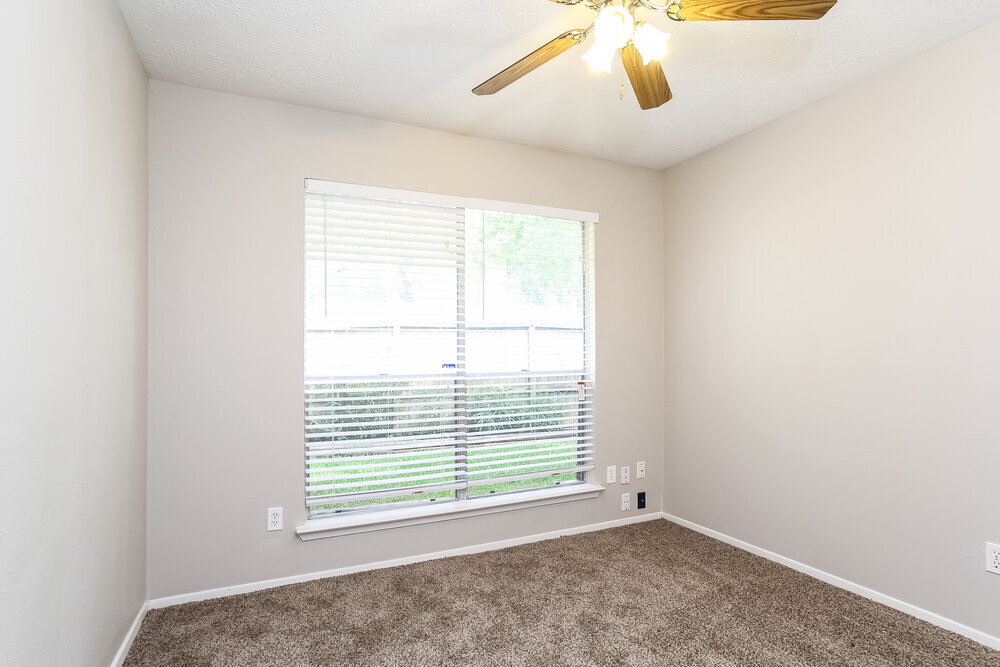 Building Photo - 9215 Grandview Park Dr