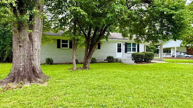 Building Photo - 2211 3rd Loop Rd