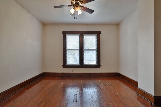 Building Photo - 4 Bedroom North Campus Newly Remodeled Hou...