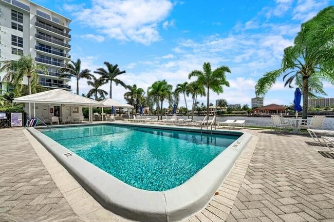 Building Photo - 6213 Bay Club Dr
