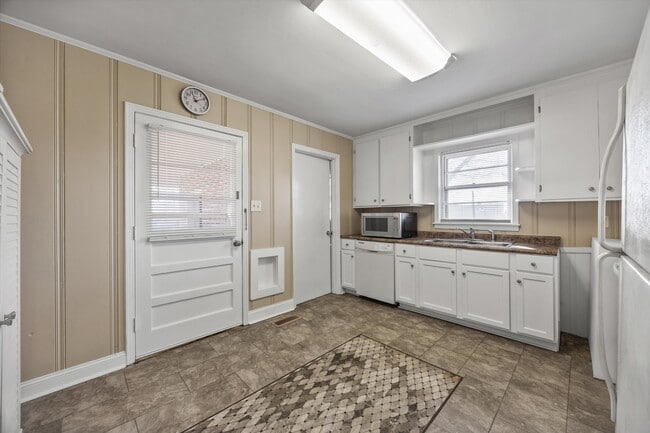 Building Photo - 1202 Fern St