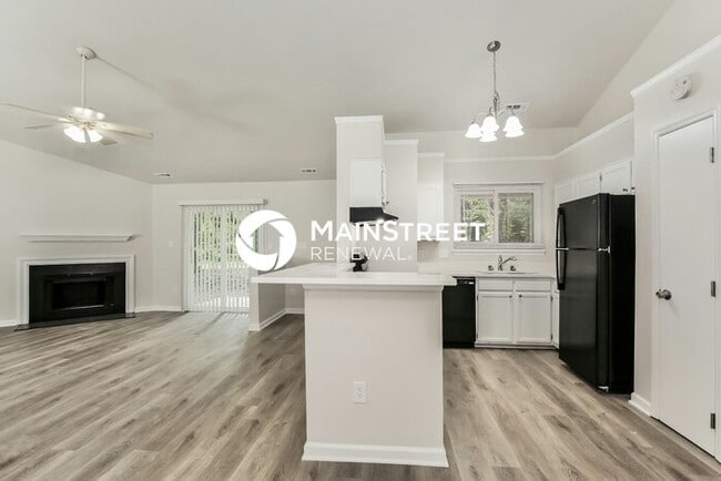 Building Photo - 3 Bedroom Pet-Friendly Home in GREENSBORO, NC with Main Street Renewal