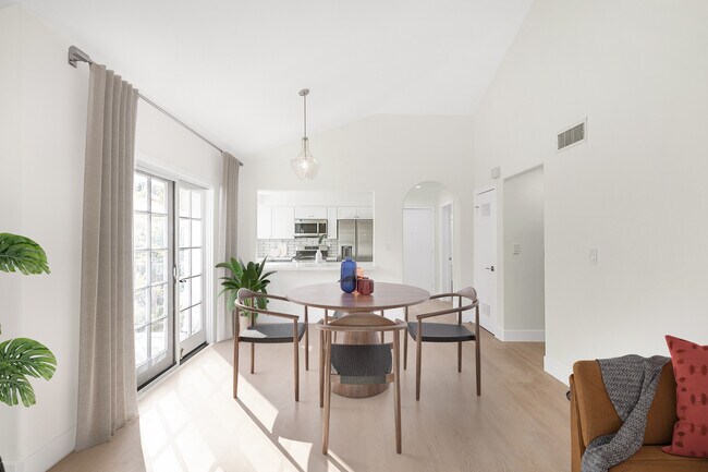 Building Photo - 1133 25th St - Parkview Santa Monica