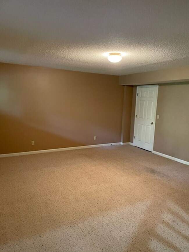 Building Photo - SINGLE FAMILY HOME