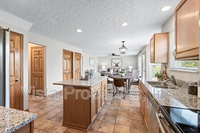 Building Photo - 7225 Bromfield Dr