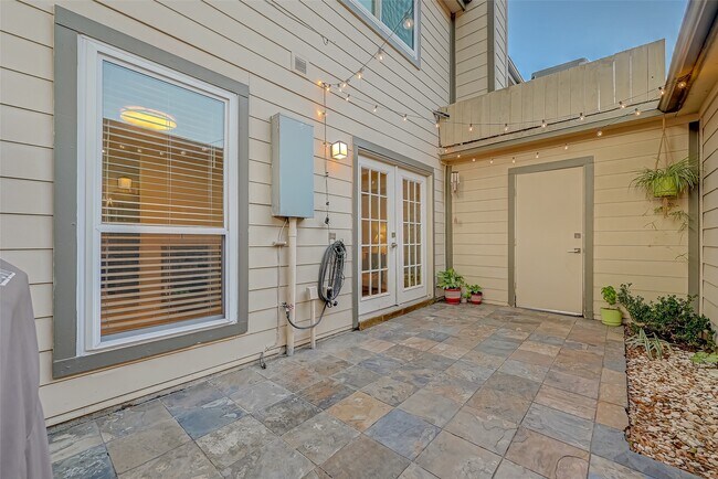 Building Photo - 742 Country Pl Dr