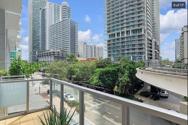 Building Photo - 1050 Brickell Ave