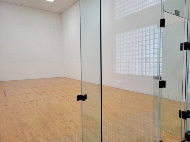 Building Photo - 20281 E Country Club Dr