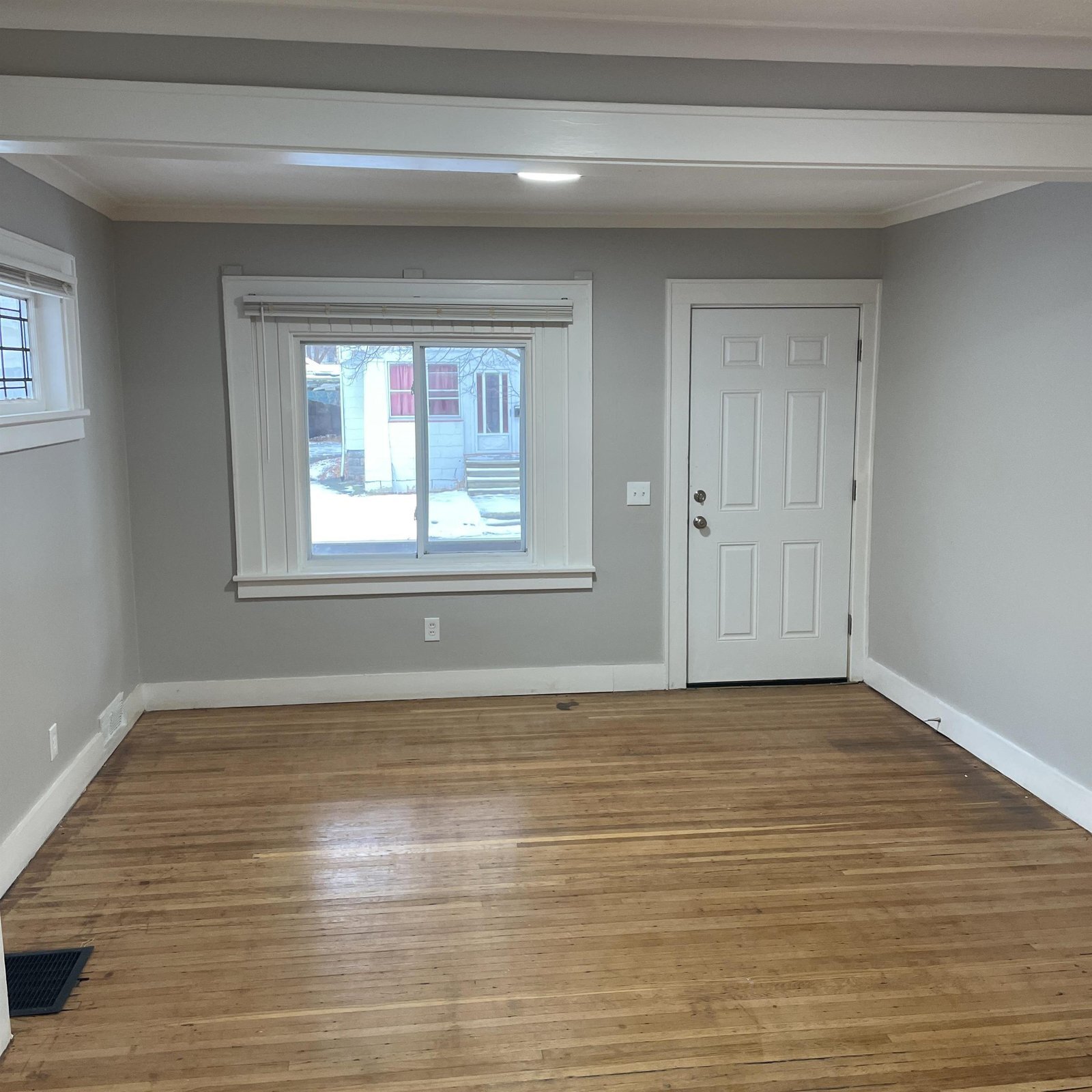 Building Photo - 378 Roycroft Dr