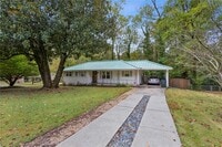 Building Photo - 2592 Woodacres Rd NE