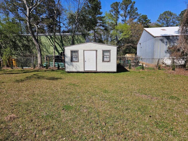 Building Photo - 1533 Emily Ave