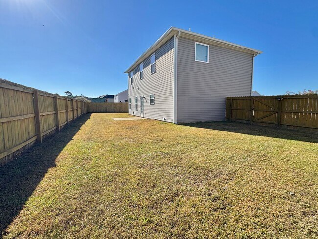 Building Photo - MOVE-IN READY! [PET FRIENDLY]