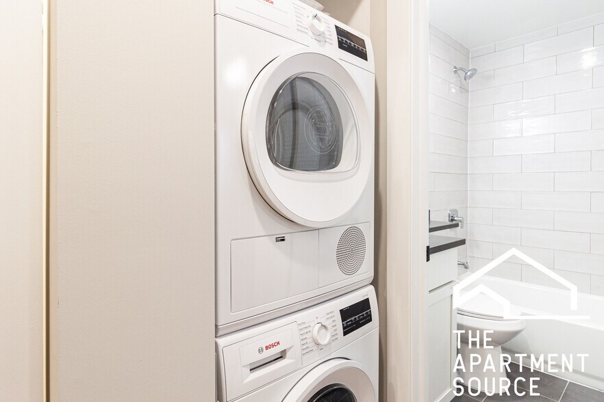 Building Photo - 540 W Aldine Ave