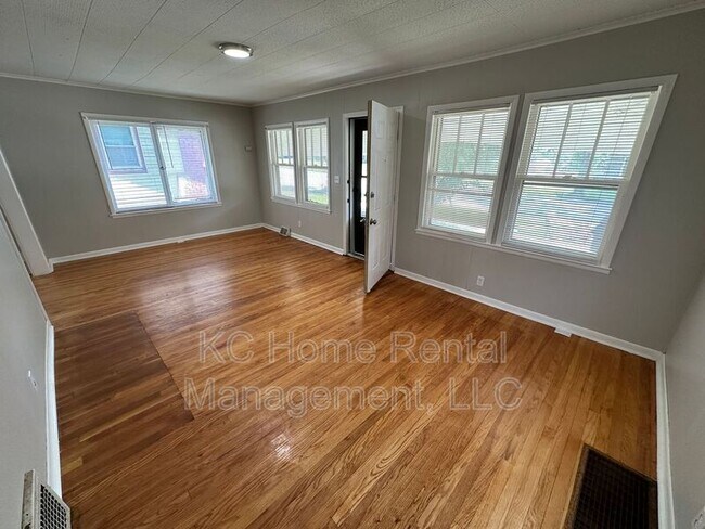 Building Photo - 402 Van Brunt Blvd