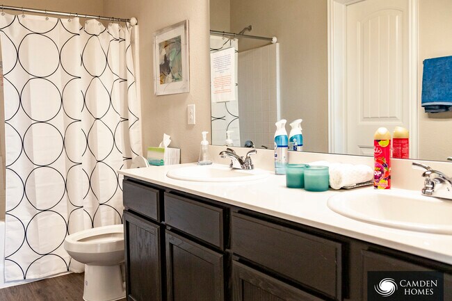 Building Photo - 2082 Peppermint Ln