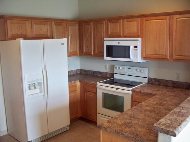 Building Photo - 2 Bedroom 2 Bath Apartment/Condo in Gated ...