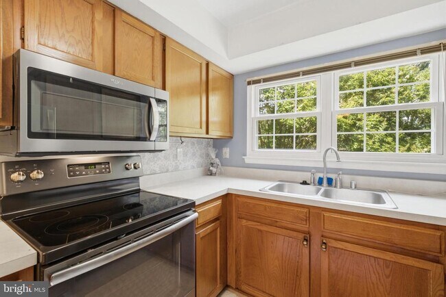 Building Photo - 7761 Inversham Dr
