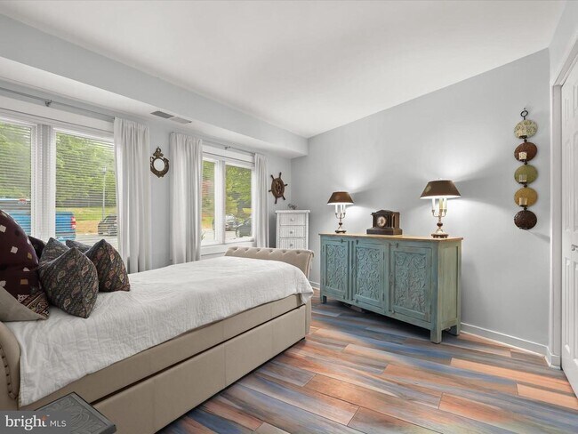 Building Photo - 7024 Channel Village Ct