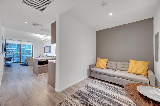 Building Photo - 801 S Miami Ave