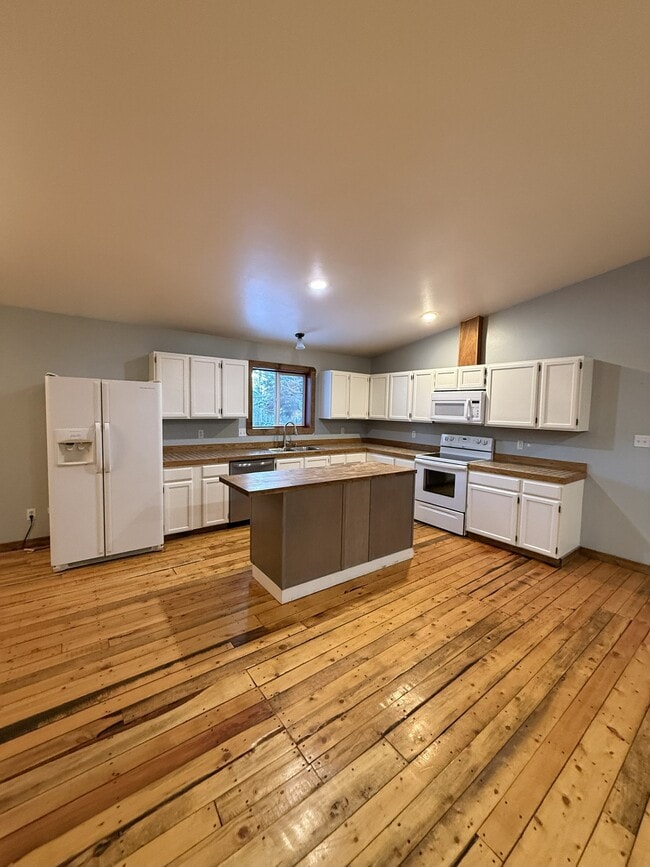 Building Photo - 6380 S Settlers Bay Dr