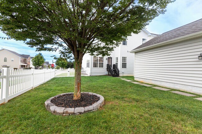 Building Photo - 4 bed, 2.5 bath Single Family Home in Char...
