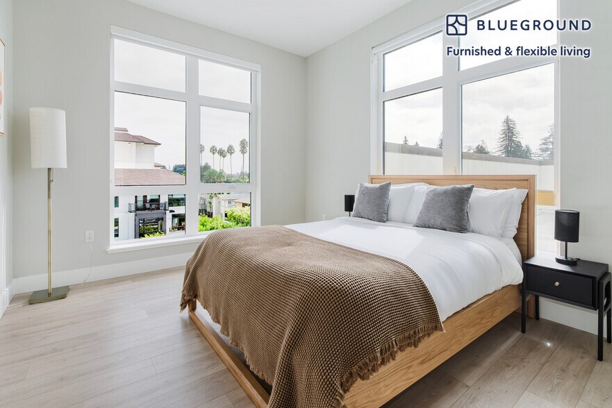 Building Photo - 555 E Evelyn Ave