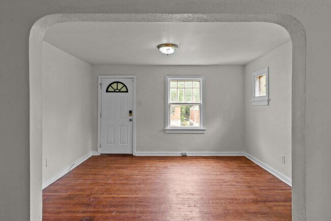 Building Photo - Perfect Blend of Convenience & Comfort on ...