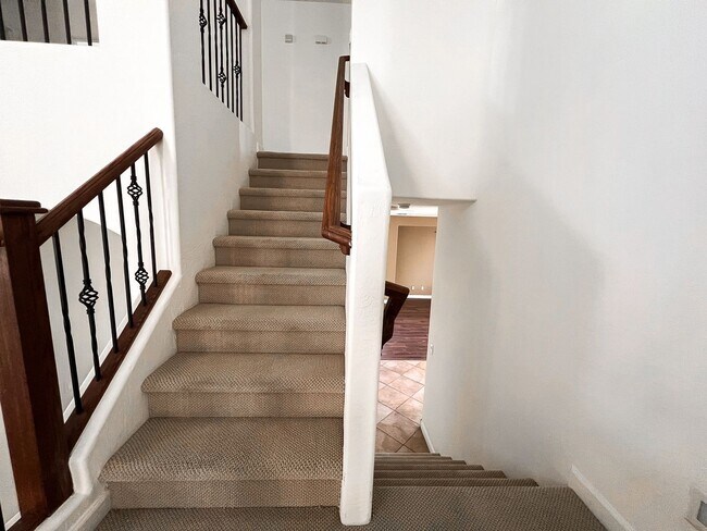 Building Photo - 4 Bed + Office | 3 Bath | 3-Car Garage | E...