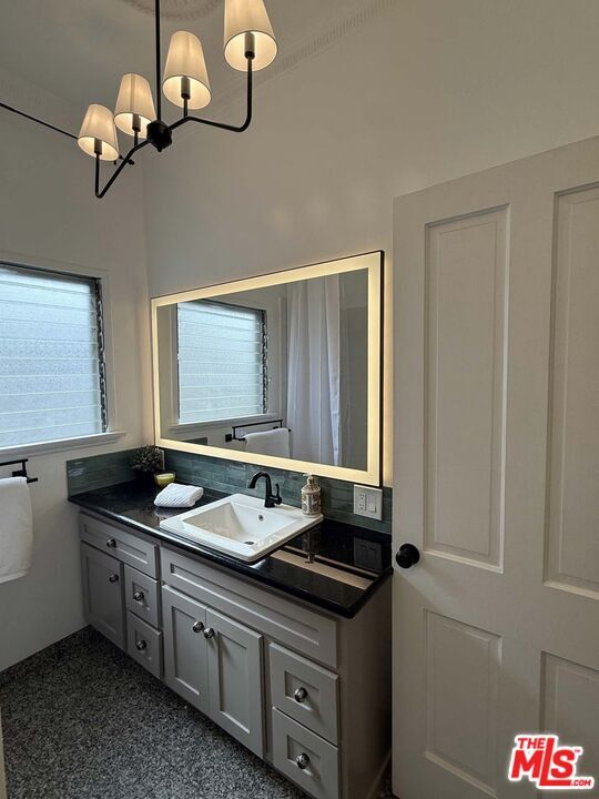 Building Photo - 157 N La Peer Dr