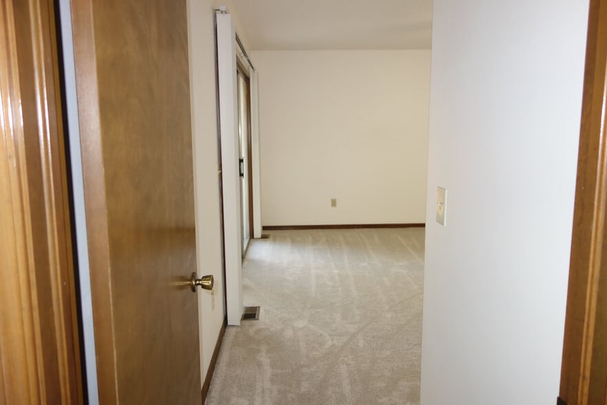 Entering the large master bedroom - 3324 E 73rd St