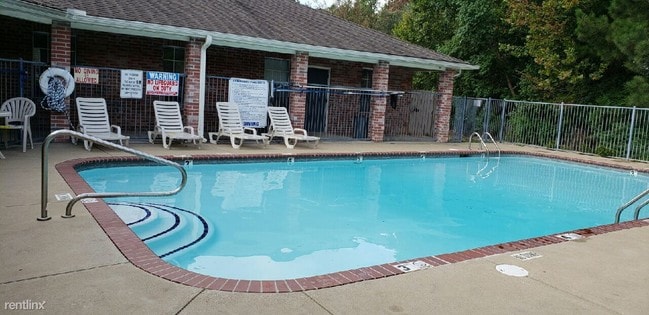 Building Photo - 2701 Logan Cir