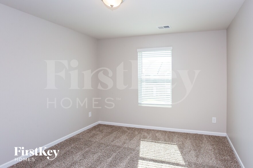 Building Photo - 10724 Rivergate Dr NW