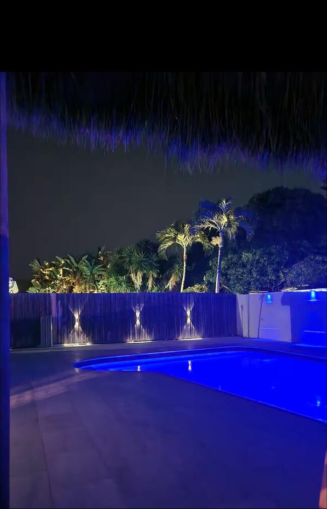 Building Photo - 304 SE 4th St