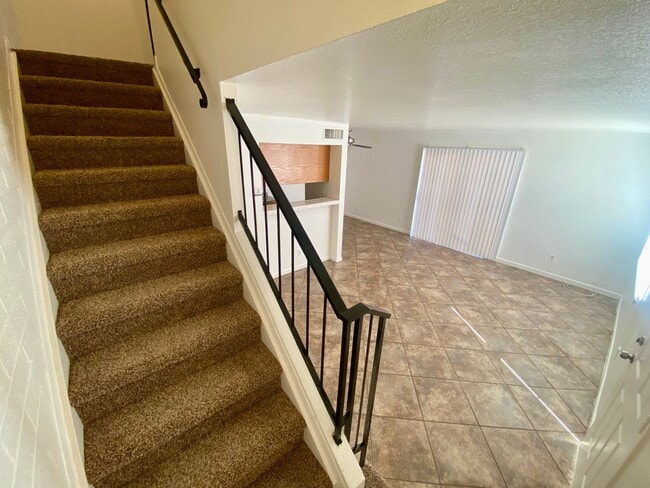 Building Photo - MOVE IN SPECIAL 3 Bedroom 1 Bathroom in Hallcraft Villas