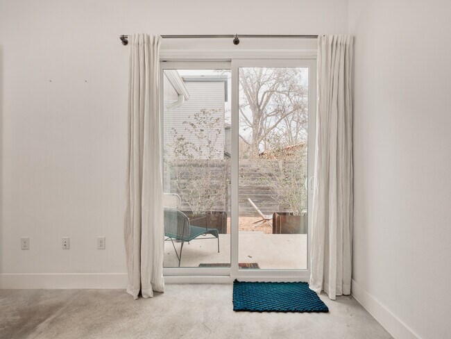 Building Photo - 910 Gullett St