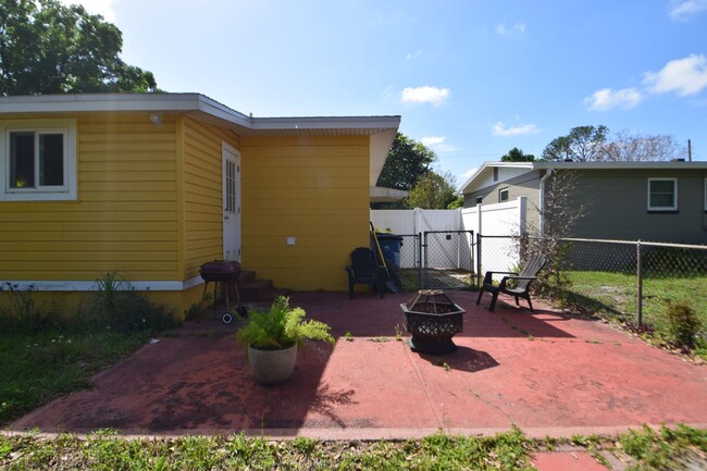 Building Photo - Wonderful Home in the Heart of My Old Arli...
