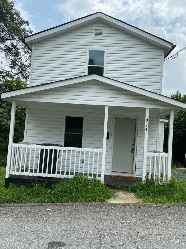Building Photo - 2BR, 1BA SFH - Downtown Lynchburg